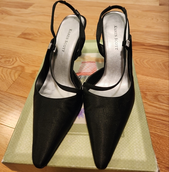 Karen Scott Black Heels with Pointed Toe Sz7 - Picture 1 of 5